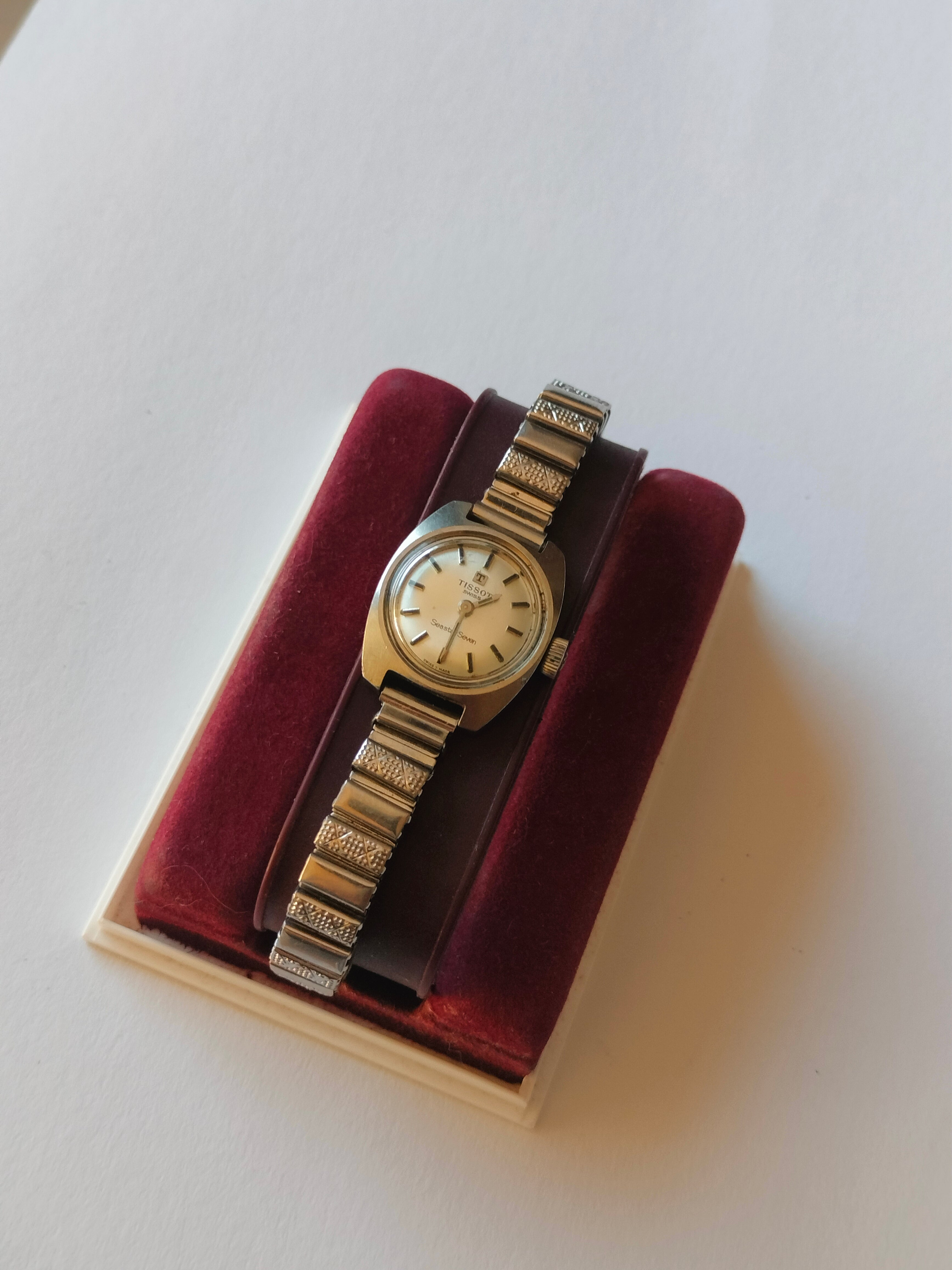 Vintage ladies watch, mechanical, working, 19mm, Tissot swiss